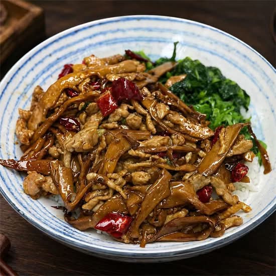 烟香笋丝炒肉丝 Bamboo Shoot Pork Stir-fry